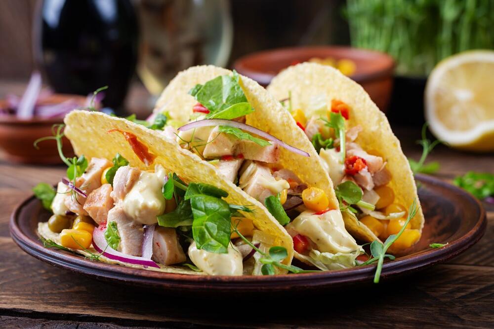 Pileći takosi sa Cezar salatom