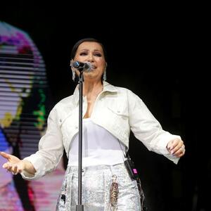 Kako je Nina Badrić izgledala 1999. godine? Imala je 27 godina i već tada bila jedna od najlepših pevačica u regionu