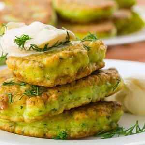 Pljeskavice sa tikvicama i sirom iz rerne je nešto što će vas osvojiti odmah - zdrave su, ukusne & gotove za 20 minuta