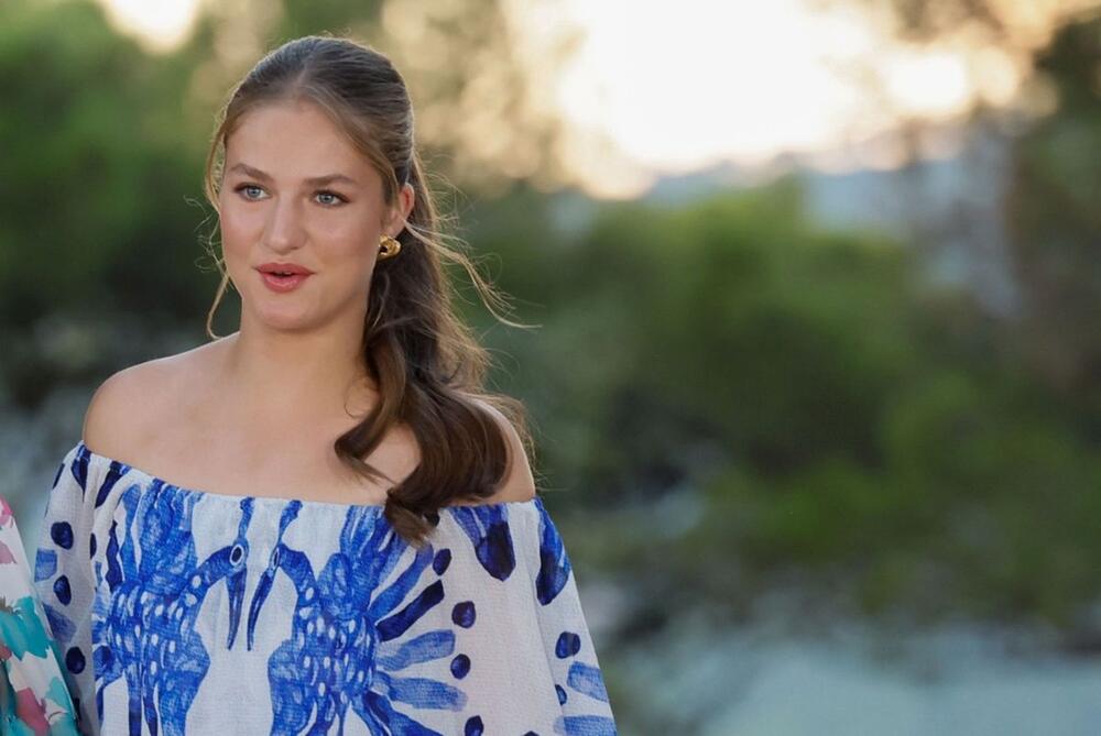 Princeza Leonor oduševila u plavo-beloj haljini