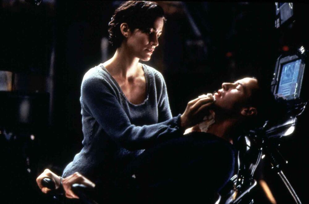 Keri-En Mos i Kijanu Rivs u filmu 'Matriks' (1999)