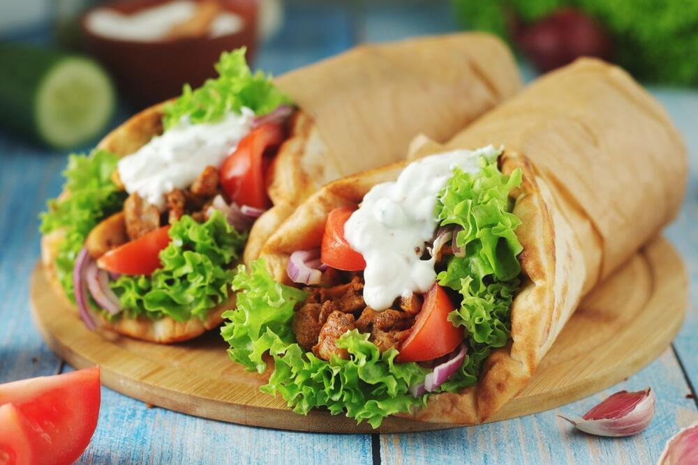 Caciki ide odlično uz giros