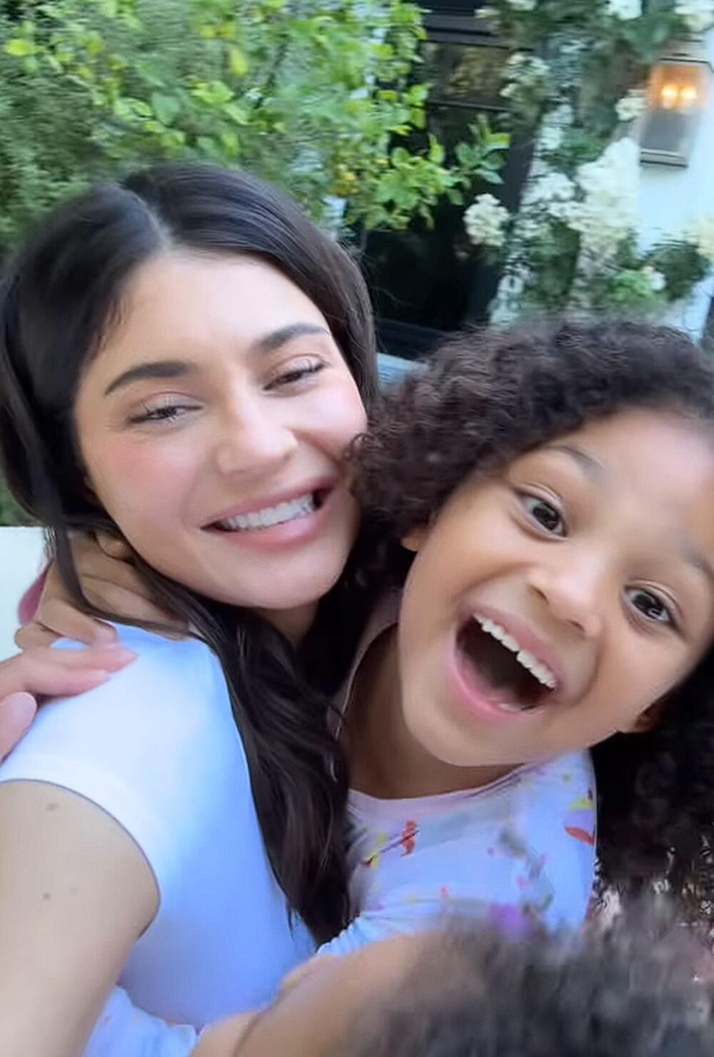 Kajli Džener sa ćerkom Stormi i sonim Erom