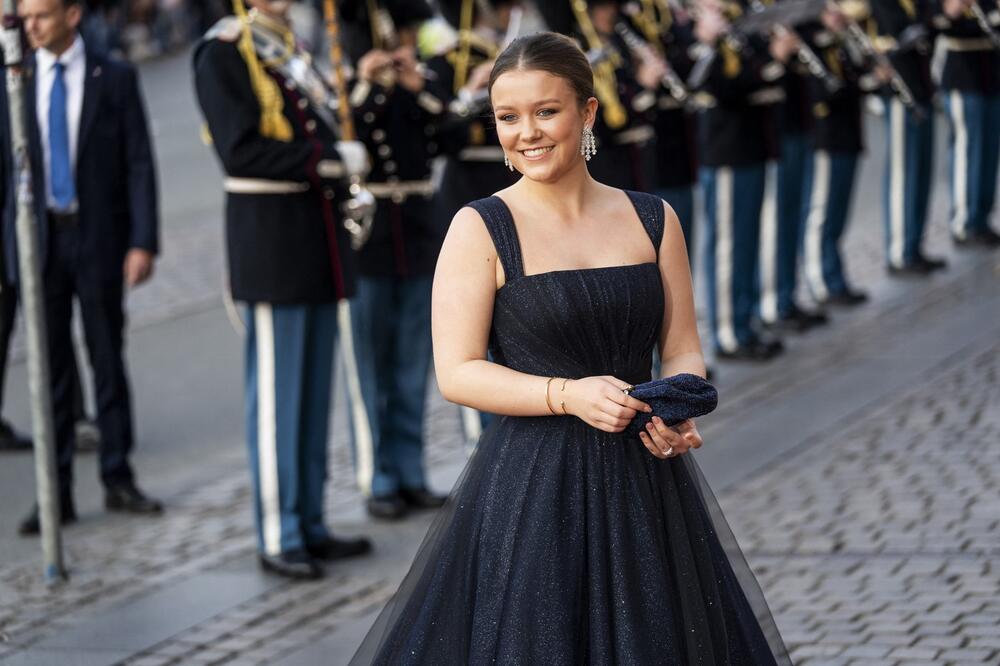 Princeza Izabela pred svečani koncert kojim je u Kopenhagenu u aprilu proslavljen njen 18. rođendan
