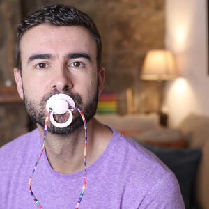 Bizaran trend istiže iz Kine! Ljudi koji su pod stresom okreću se jednoj navici koja ih vraća u detinjstvo