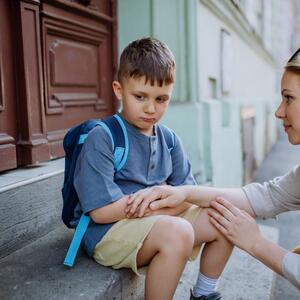 Najgora fraza koju možete da kažete detetu! Dve naizgled bezazlene reči povrediće vašeg mališana više nego što mislite