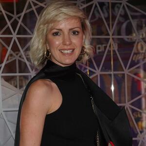 Poznati par devojčicama je dao predivna imena: Milena Vučić podelila preslatku fotografiju bliznakinja