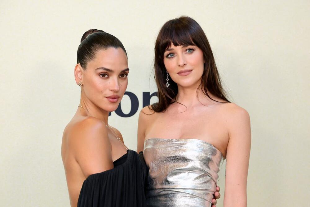 Dakota Džonson i Adria Arjona na premijeri filma 'Splitsvile' u Los Anđelesu.