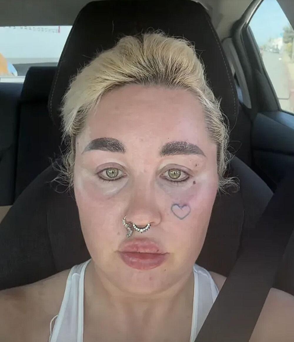 Najnoviji selfi Amande Bajns