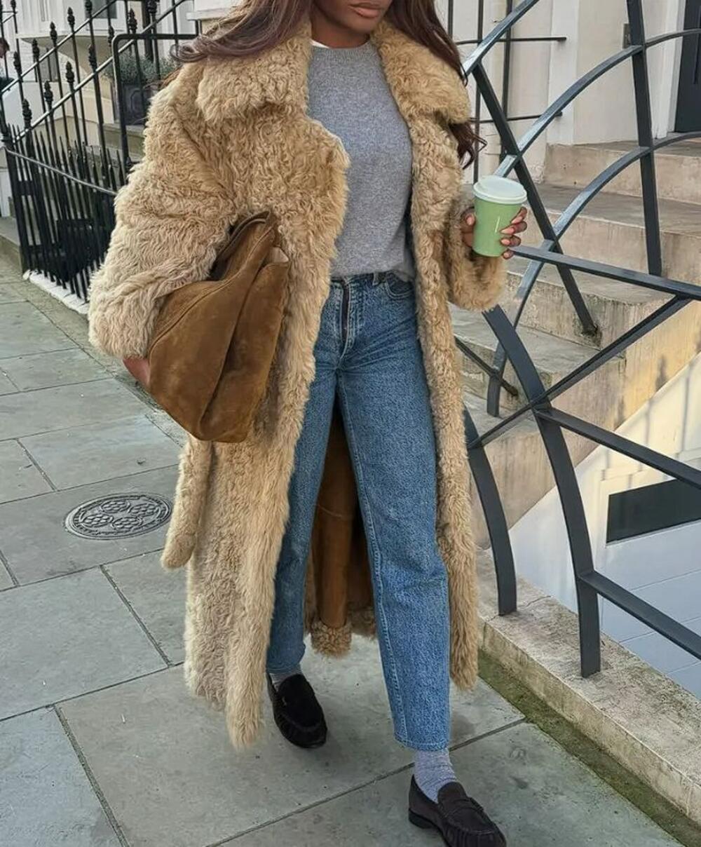 Kombinacija farmerki s mokasinama od prevrnute kože