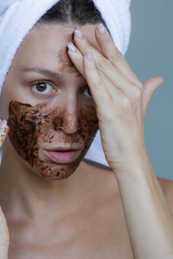 Za sekund menja izgled kože: 5 namirnica u kući koje ovog trenutka možete da iskoristite kao piling za lice