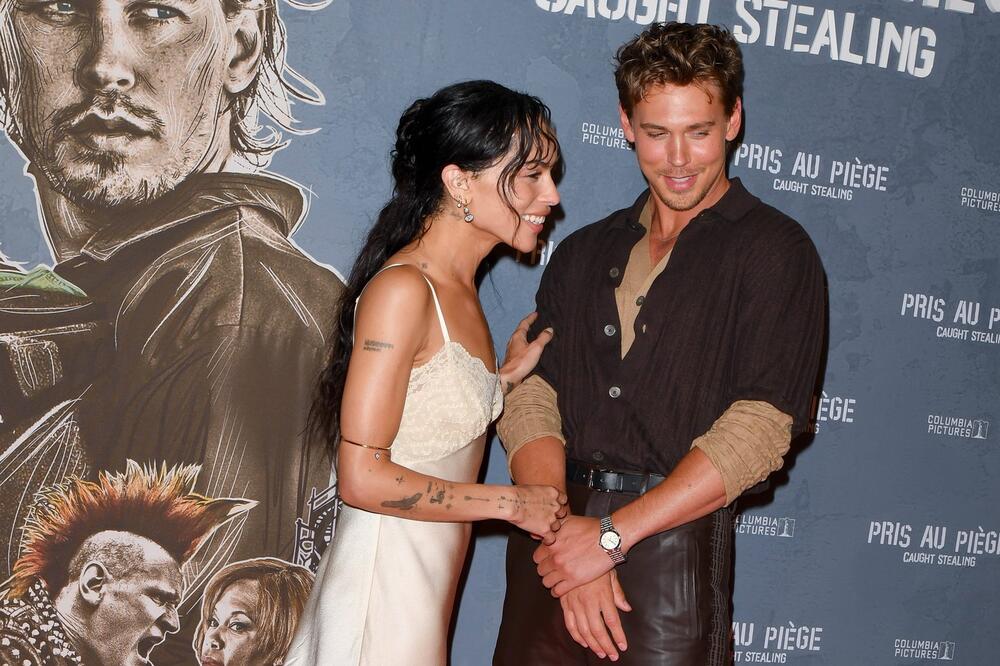 Zoe Kravic i Ostin Batler na premijeri filma 'Caught Stealing' u Parizu