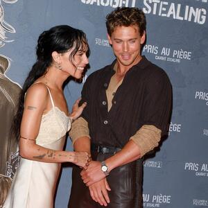 Dok se priča da ljubi glumca, uhvaćena u Rimu s pevačem! Nikad nećete pogoditi koga je "smotala" Zoe Kravic