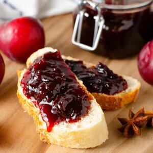 Džem od šljiva kakav su pravile naše bake: Ukusniji od kupovnog, a pravi se očas posla i mirisaće ceo komšiluk