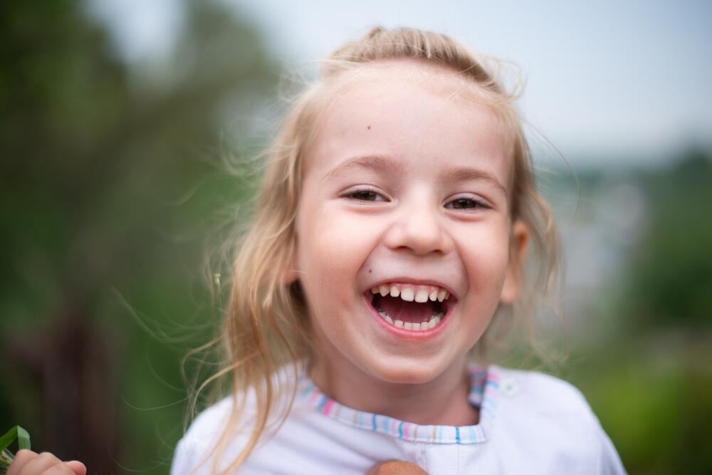 Srećno, nasmejano dete