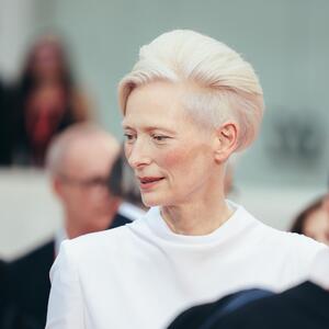 Ni perje, ni šljokice, ni izrezi: Najlepši venecijanski stajling podseća koliko jednostavnost može da bude moćna