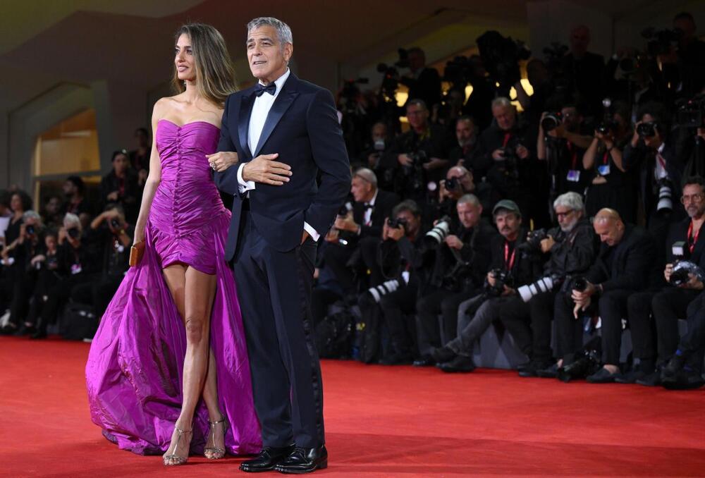 Amal i Džordž Kluni na premijeri filma "Džej Keli" na Festivalu u Veneciji