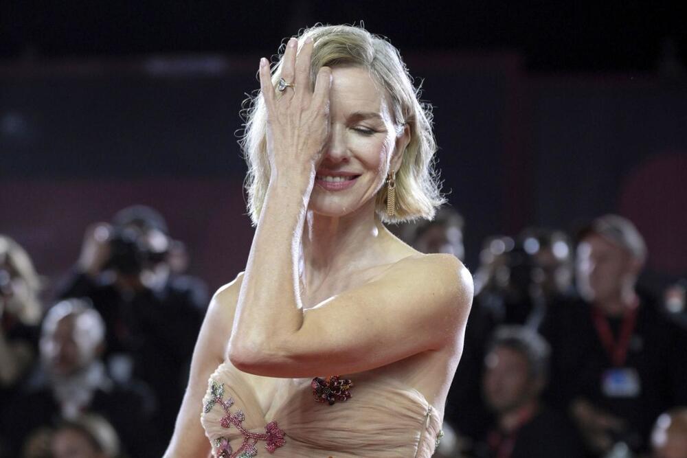 Naomi Vots na premijeri filma 'Džej Keli' na 82. Festivalu u Veneciji