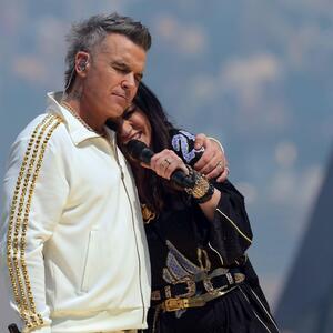 Spava s taštom u bračnom krevetu, intima sa suprugom mu je čista - nula! Šokantni detalji iz braka čuvenog pevača