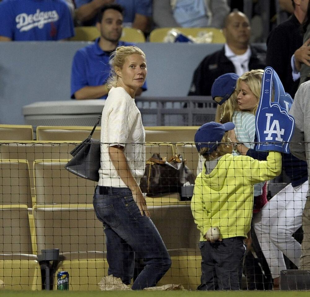 DECA GVINET PALTROU OBJAVILA FOTOGRAFIJU SA DECOM 