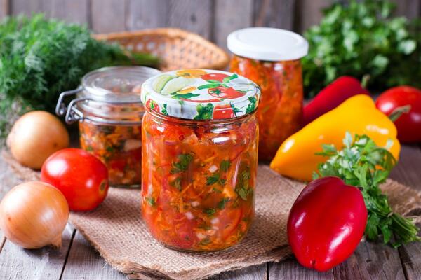 Preukusna zimnica gotova za pola sata: Recept za najbolju šarenu salatu bez konzervansa