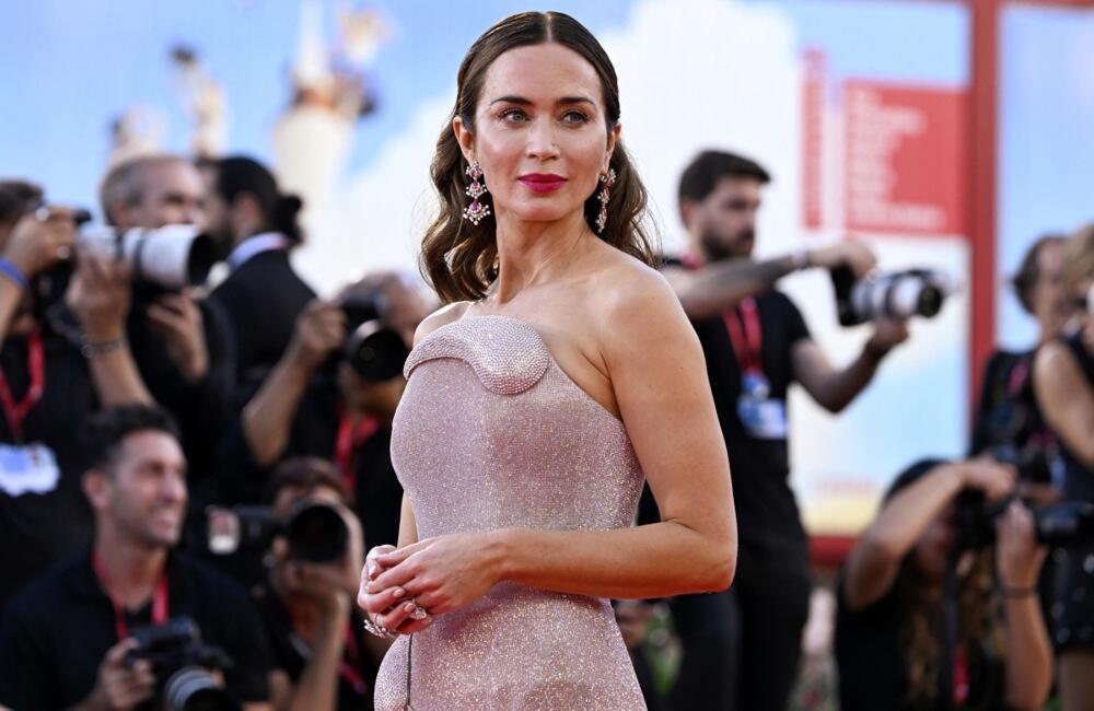 Emili Blant u Veneciji u svetlucavoj haljini modne kuće Tamara Ralph