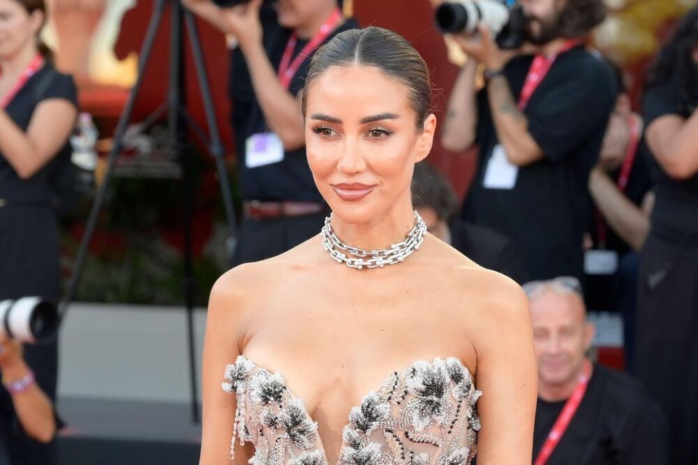 TAMARA KALINIĆ GOLOM HALJINOM OPČINILA VENECIJU 