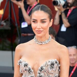 Rizičan stajling od kojeg se muti pamet: Najpoznatija Srpkinja zagolicala maštu golom haljinom i pokazala (pre)više