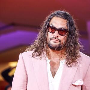 Džentlmenski div postao Barbi: Holivudski zavodnik u pink izdanju izazvao čuđenje, a lak na noktima morate da mu vidite