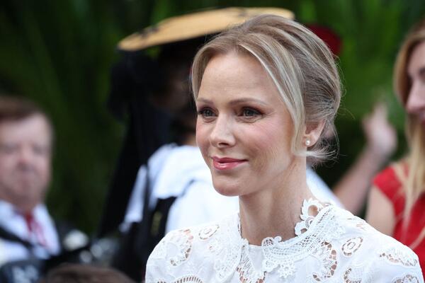 Najlepša prolećna haljina kao oda slavnoj svekrvi: Princeza Šarlin u izdanju zbog kojeg je Monako zastao na tren