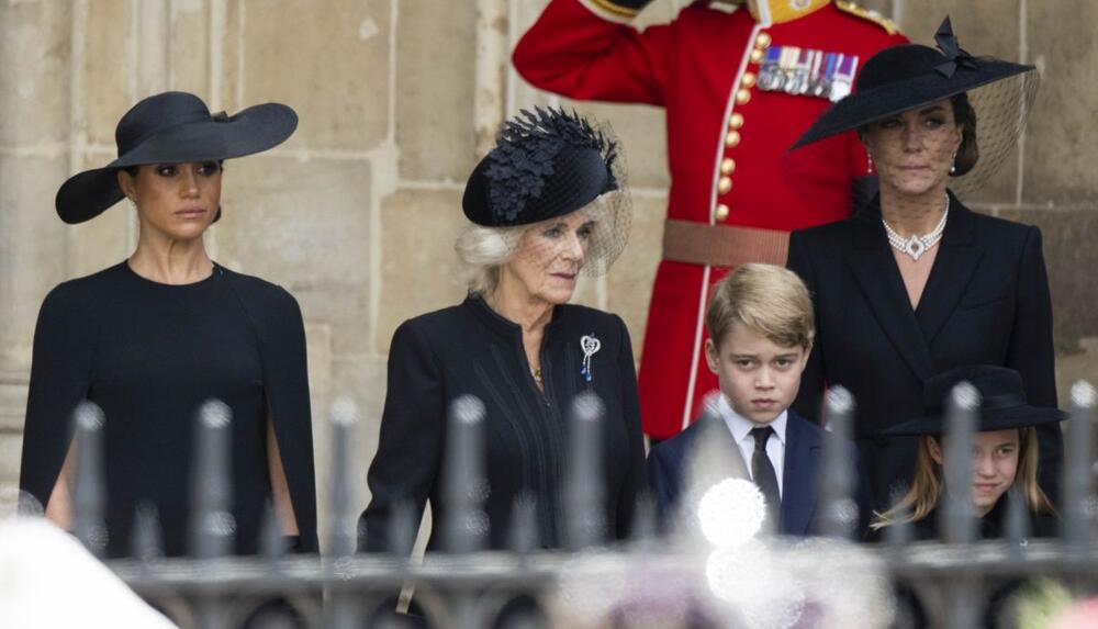 Megan Markl, kraljica Kamila, princ Džordž, Kejt Midlton i princeza Šarlot na sahrani kraljice Elizabete II