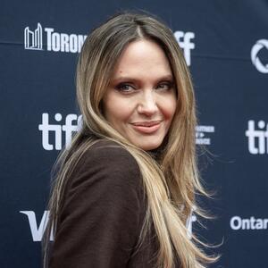 13 godina kasnije – Anđelina Džoli istim detaljem ostavila sve bez daha: Izdanje glumice koje nećemo skoro zaboraviti