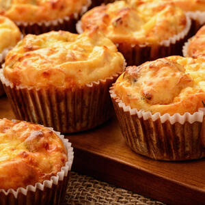 Sve umutite za 5 minuta i imate zasitan obrok! MINI-GIBANICE od cepkanih kora koje možete da spakujete za posao i školu