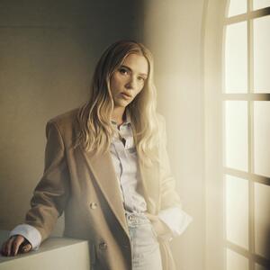 Ako možete da kupite samo jedan par farmerki, odaberite ove: One su jedine koje poznate žene nose ovog septembra