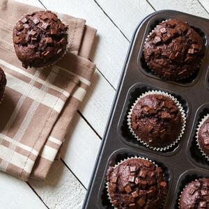 Najbolji recept za mafine sa duplom čokoladom je tu: Od jedne smese dobićete 14 kolačića za samo 20 minuta