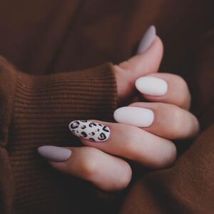 Jesenji manikir koji će ukrasti sve poglede: Top 5 trendova koji će dominirati ove sezone