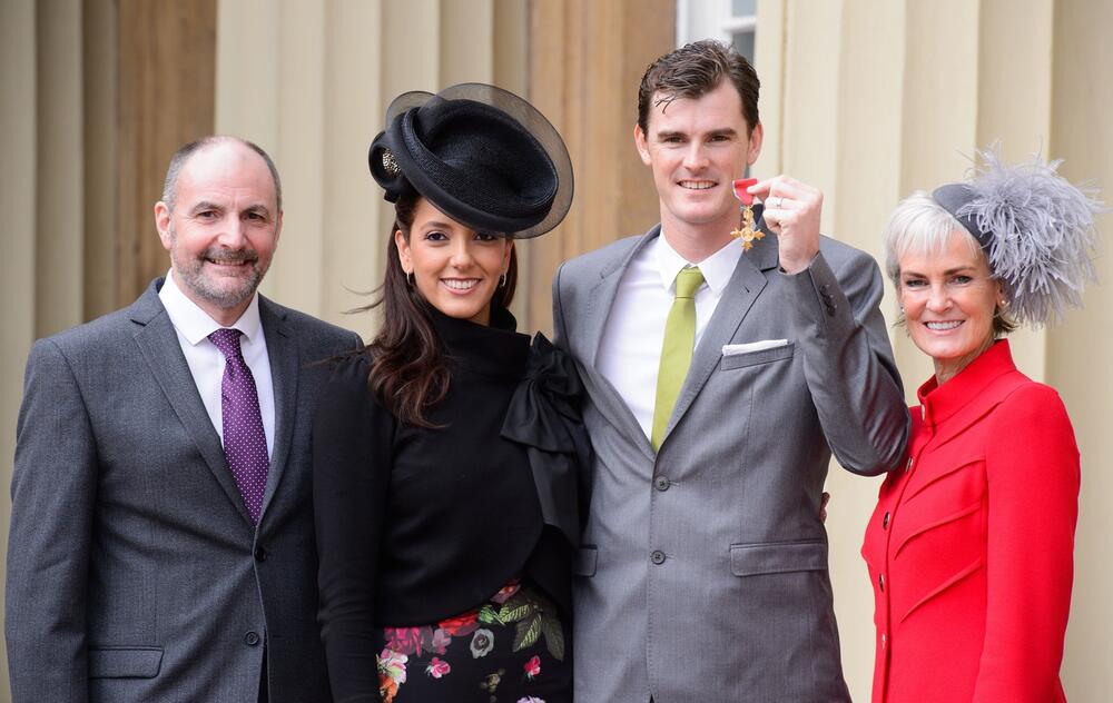 Džejmi Marej sa  suprugom Alehandrom i majkom Džudi u Bakingemskoj palati