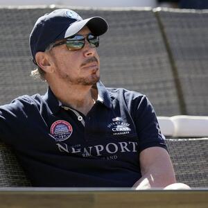 Oca nije video nikad, a majku tek sa 48 godina: Život novog najbogatijeg čoveka na svetu je red tuge, a red – čuda