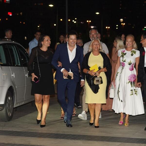 Najpoznatiji parovi estrade na jednom mestu: Pevači sa suprugama na rođendanu ćerke Saše Matića