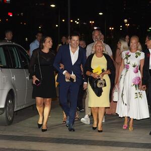 Najpoznatiji parovi estrade na jednom mestu: Pevači sa suprugama na rođendanu ćerke Saše Matića