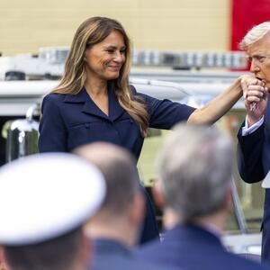 Jedina modna inpiracija koja vam treba za svečane prilike: Ova haljina Melanije Tramp danima će vam se motati po mislima