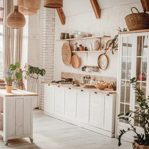 Brzi trikovi protiv neprijatnih mirisa: 8 stvari koje ljudi čija kuhinja uvek miriše na čisto rade drugačije