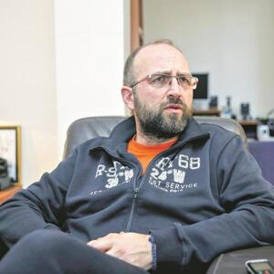 "Sa 5 godina su mi sipali esenciju u gušu": Ispovest našeg poznatog glumca o potresnom događaju iz detinjstva