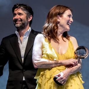 30 godina ljubavi i 22 braka bez ijednog skanala: Džulijen Mur otkrila tajnu uspešnog braka koju svako može da primeni