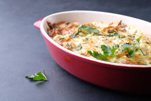 Kremasto jelo gotovo za pola sata: Kiš sa dimljenim belim mesom i povrćem kojem nema šanse da odolite