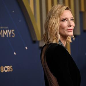 Kraljica je stigla i održala modni čas! Kejt Blanšet ponela Armanijevo remek-delo na dodeli Emi nagrada