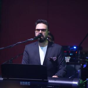 Albi i Toniju ne peva uspavanke: Petar Grašo iskreno o detinjstvu, muzici i porodici koju je zasnovao s Hanom Huljić