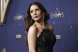 Ima 56 godina i stas kao u 20-im, a ne gladuje! Jelovnik Ketrin-Zite Džouns otkriva trik za savršen izgled i zdravlje