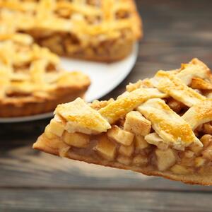 Pita sa jabukama i glazurom od limuna: Recept za najsočniji kolač koji će obožavati svi od 7 do 77 godina