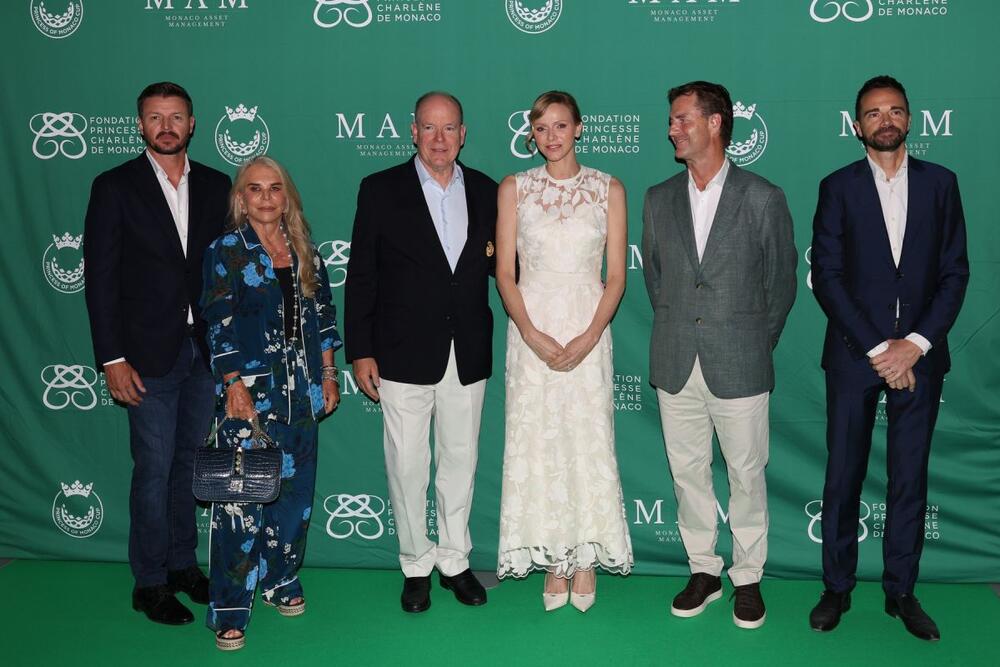 <p>Princeza Šarlin od Monaka pokazala nam je tri elegatna i prefinjena izdanja. Nismo mogli da odlučimo koji nam se najviše dopada.</p>